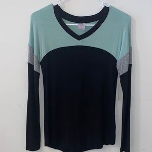 5/$25 No Boundaries Black Long Sleeve Tee Size XS